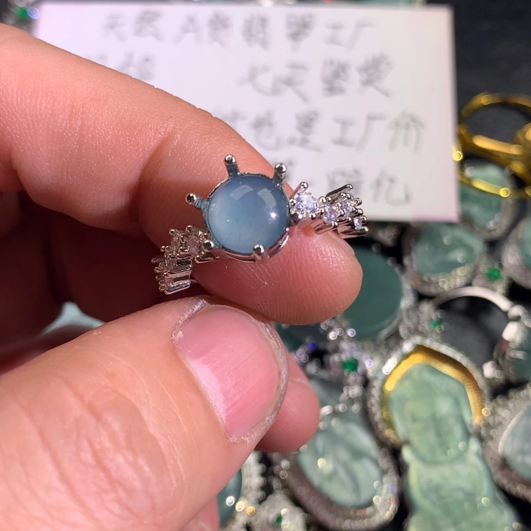 翡翠颈饰未镶嵌戒指