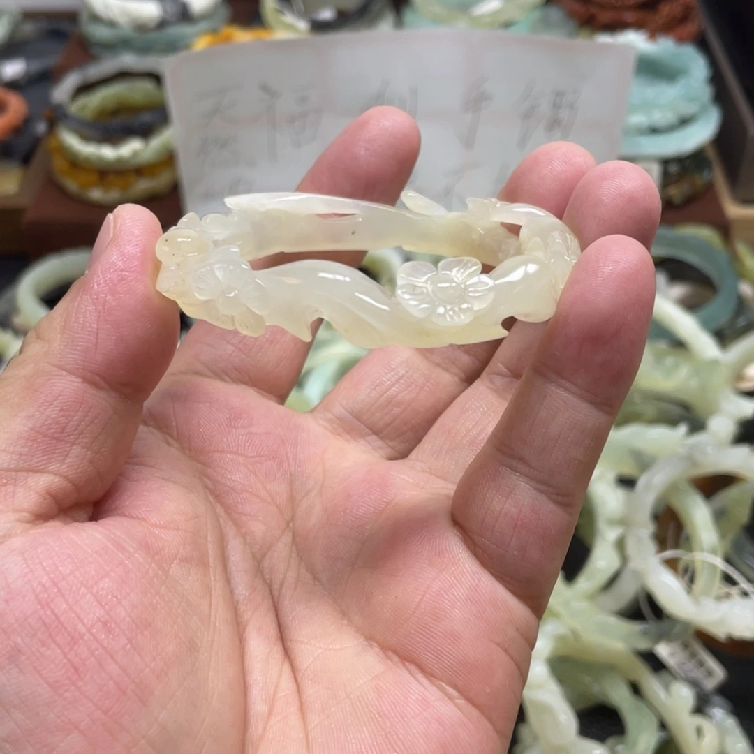 蛇纹石玉未镶嵌手镯