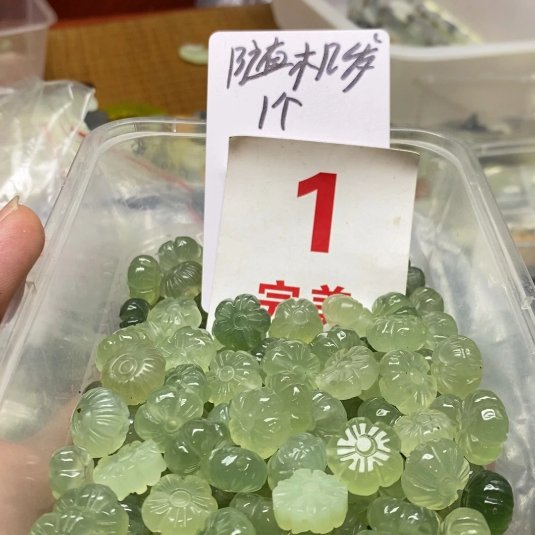 蛇纹石玉挂坠未镶嵌