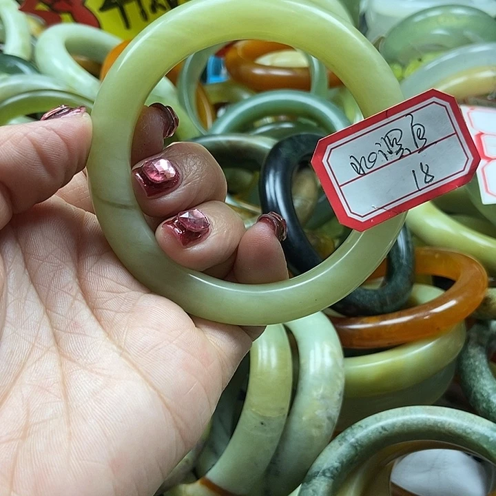 蛇纹石玉手镯未镶嵌北**?