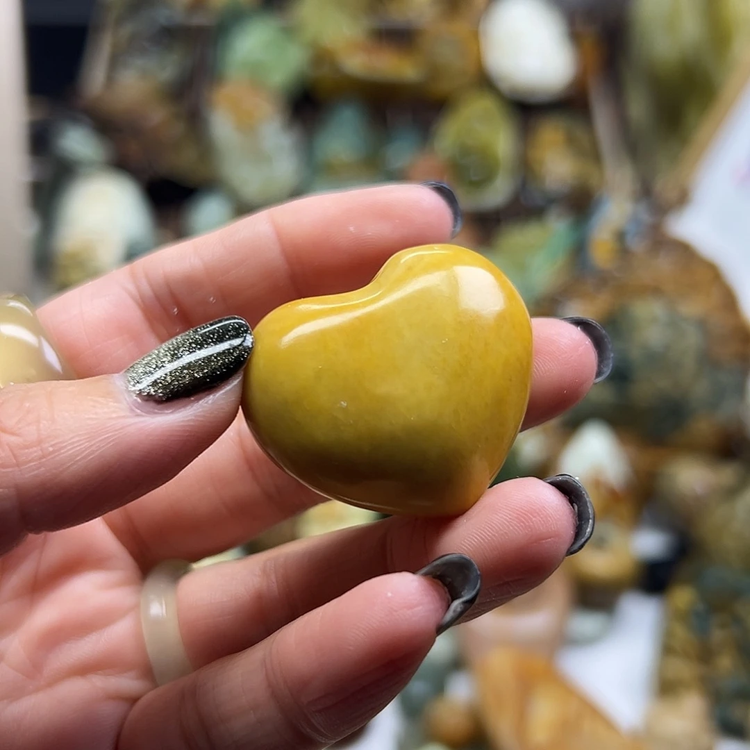 乐***扬未镶嵌岫玉颈饰辽阳料心心
