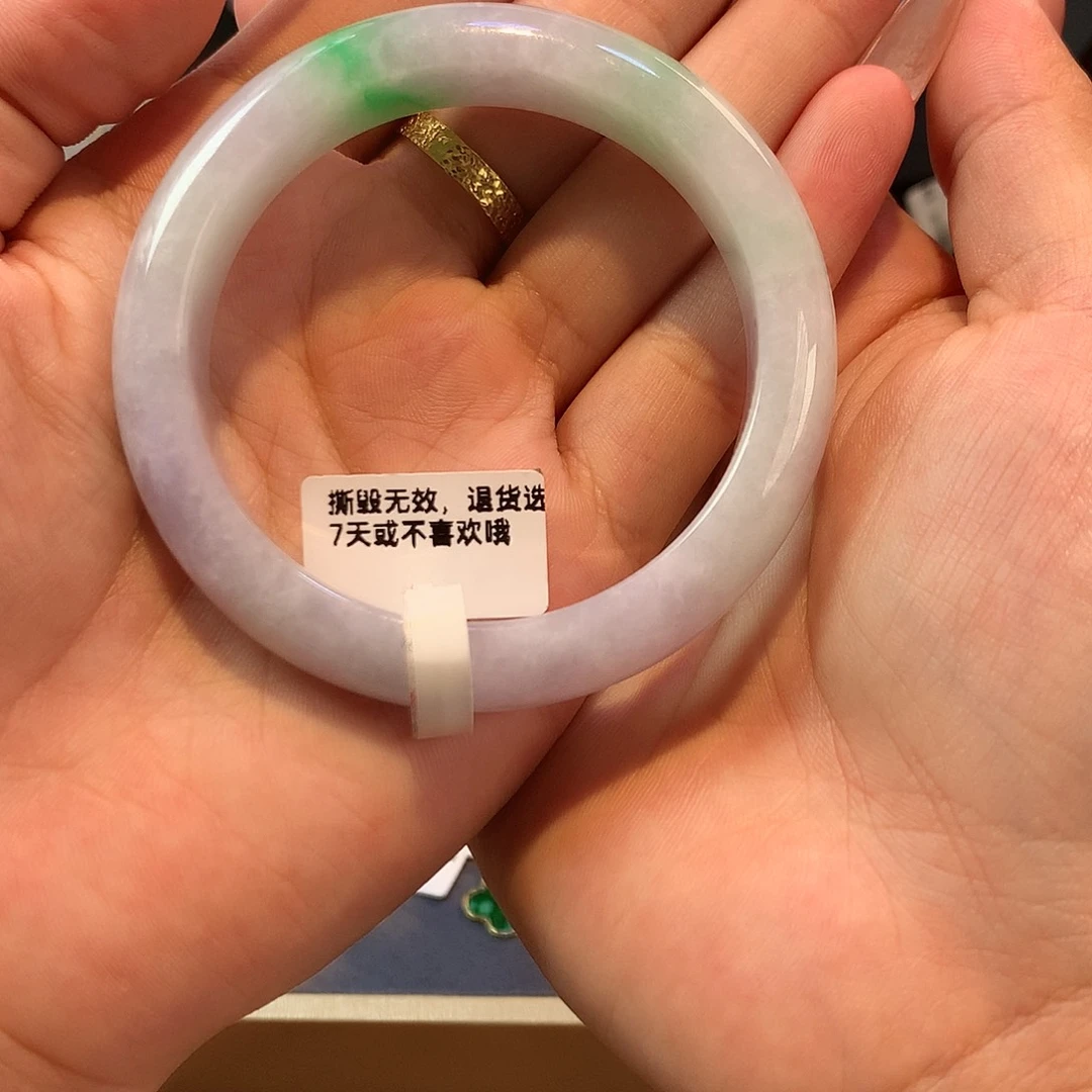 翡翠手镯未镶嵌翡翠