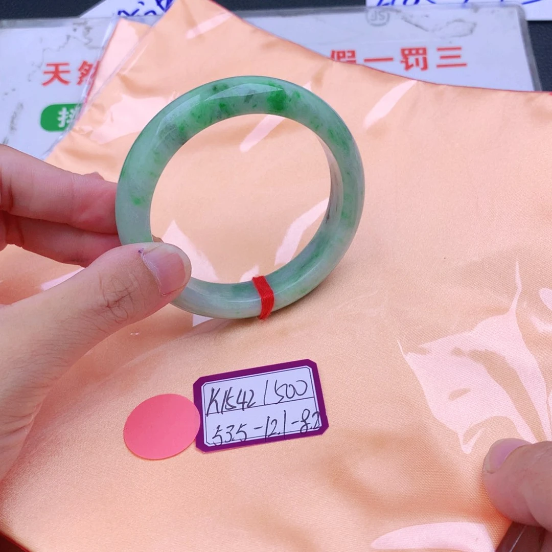 翡翠手镯未镶嵌翡翠