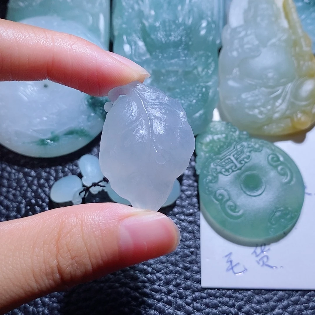 未镶嵌定制翡翠毛货付款后确认抛光