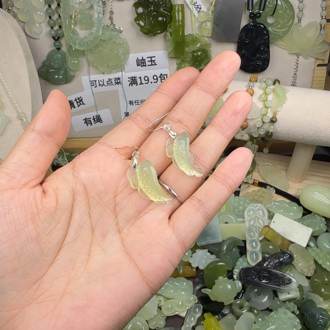 蛇纹石玉岫玉未镶嵌猫***冰