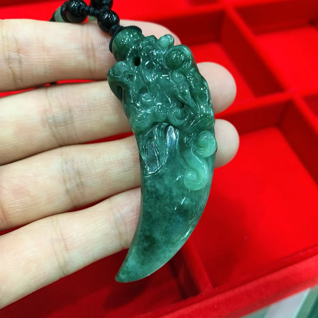 八七珠宝翡翠满色特色雕龙牙 多样性发一件 天然A货翡翠