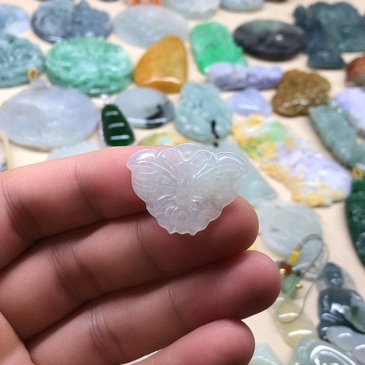 翡翠未镶嵌颈饰链接