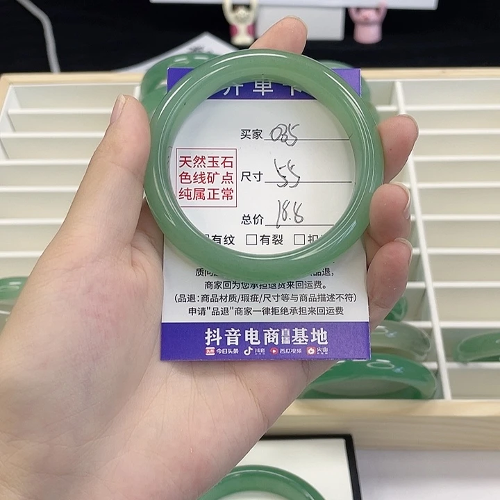 丽***侠未镶嵌012石英质玉