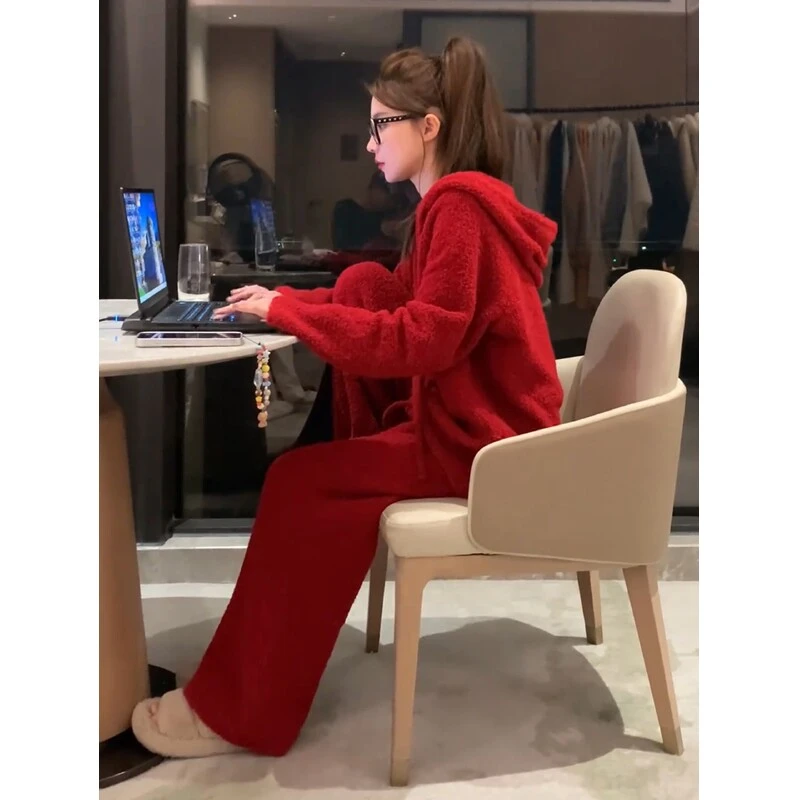 2025冬季超火一整套炸街减龄时尚大方得体穿搭红色毛衣两件套装裤