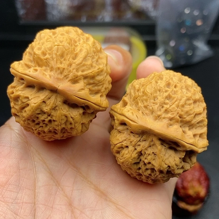 【闪购商品】把件文玩核桃42尺铁绣球56.4克