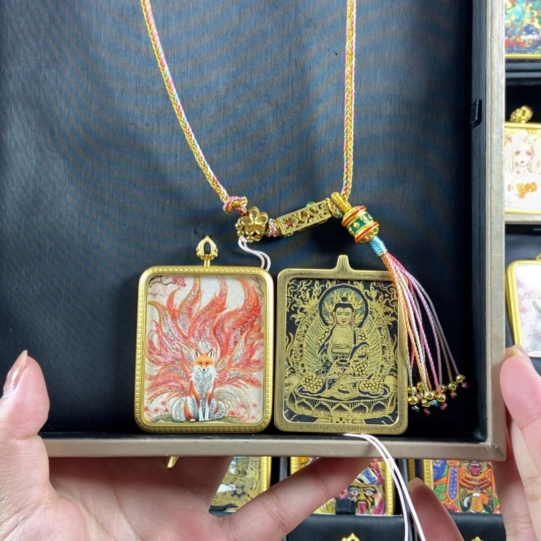 吊坠美丽的唐卡在这里结缘