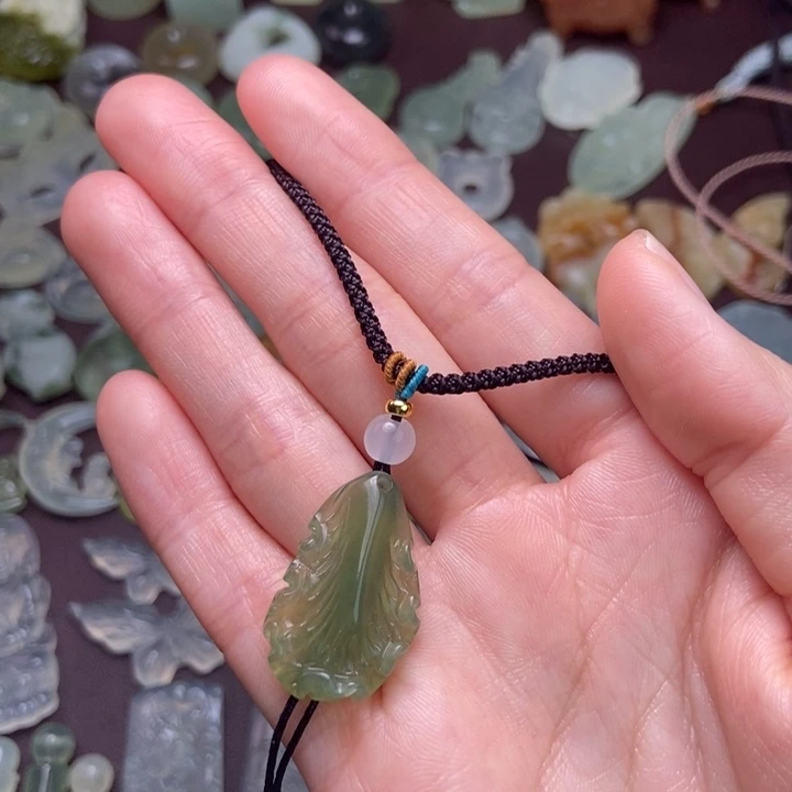 家***贵蛇纹石玉未镶嵌颈饰