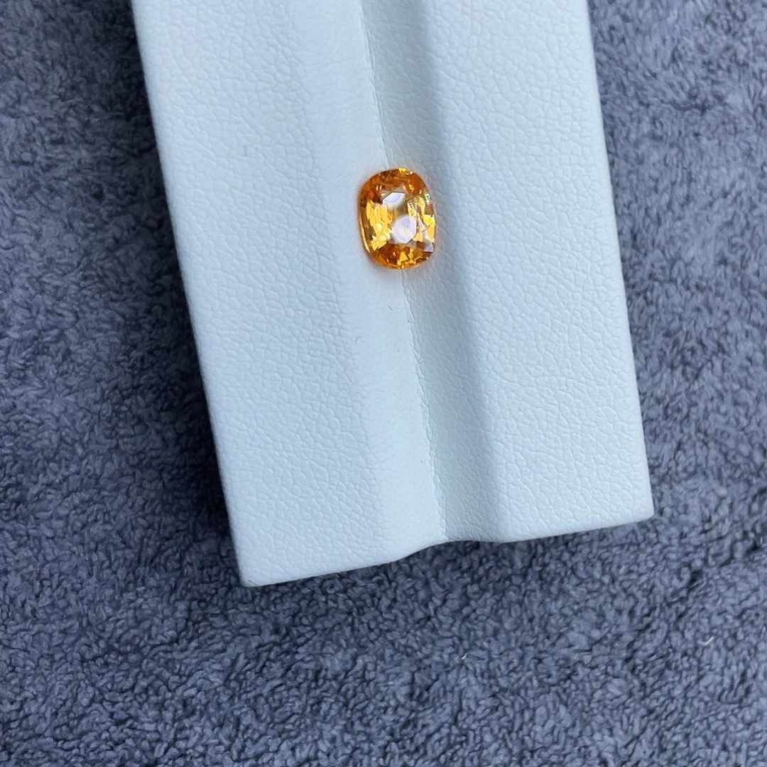 未镶嵌裸石石榴石（芬达石）1.19Ct