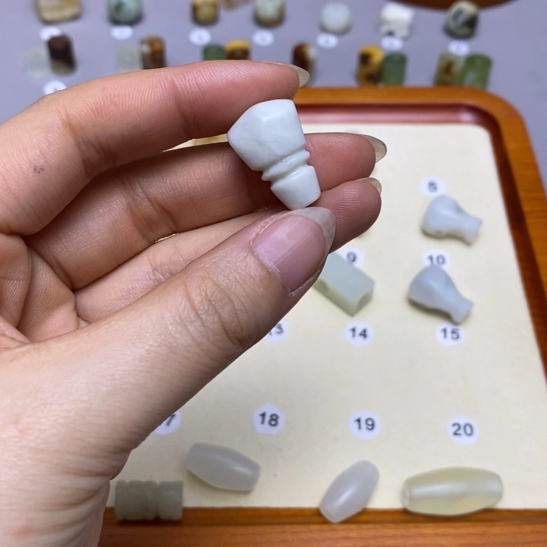 蛇纹石玉配饰合金青**棉