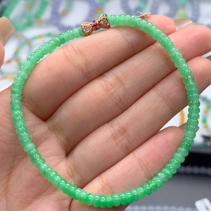 翡翠手镯未镶嵌翡翠