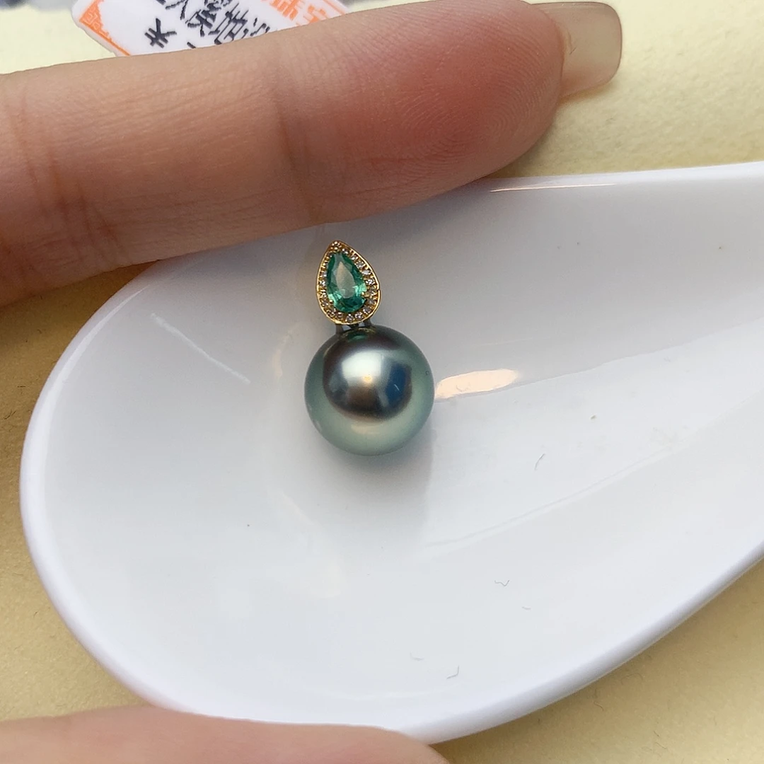 18K金镶嵌海水珍珠颈饰w38