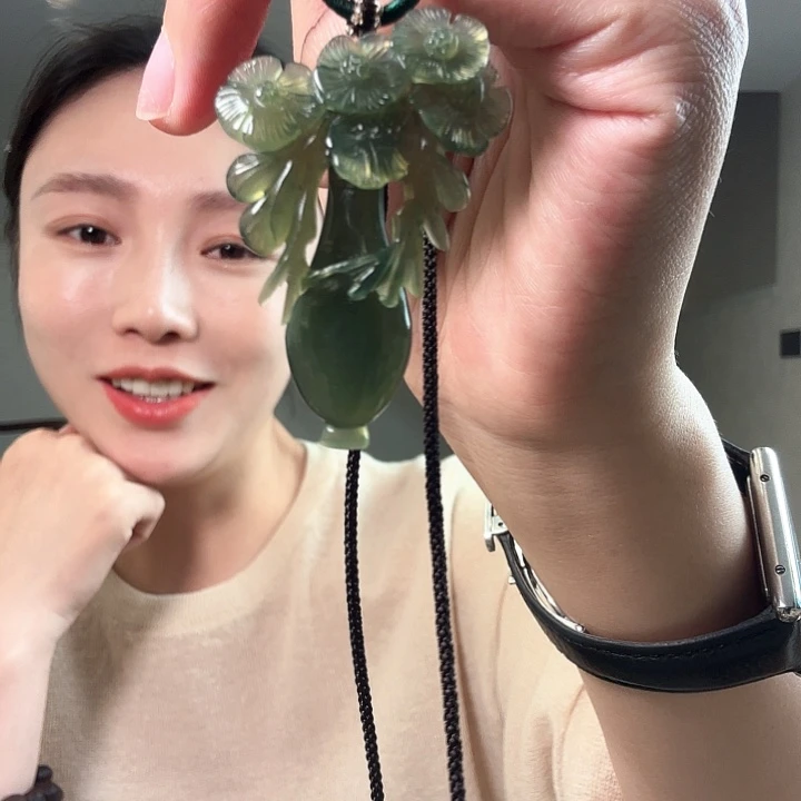 暖****蛇纹石玉未镶嵌颈饰