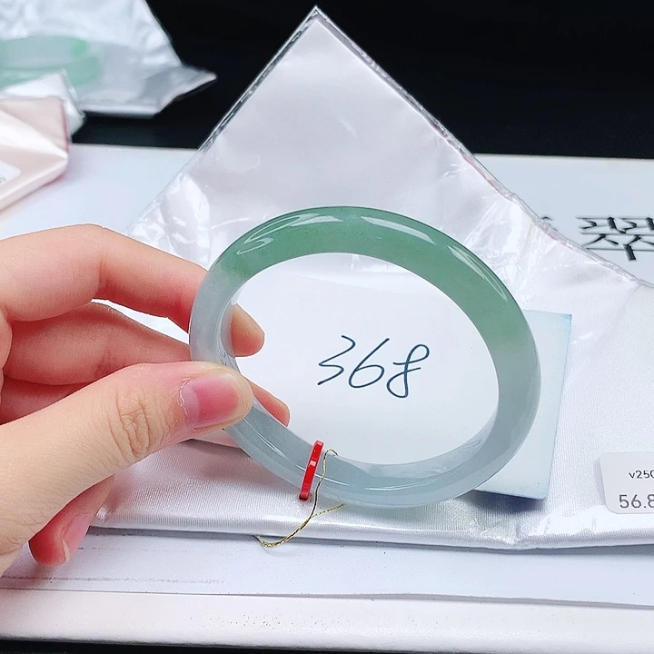 翡翠手镯（贵妃镯）未镶嵌缅甸天然a货手镯56+