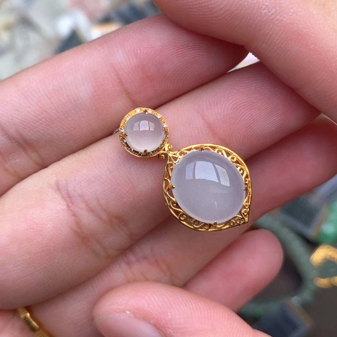 18K金镶嵌挂件翡翠一