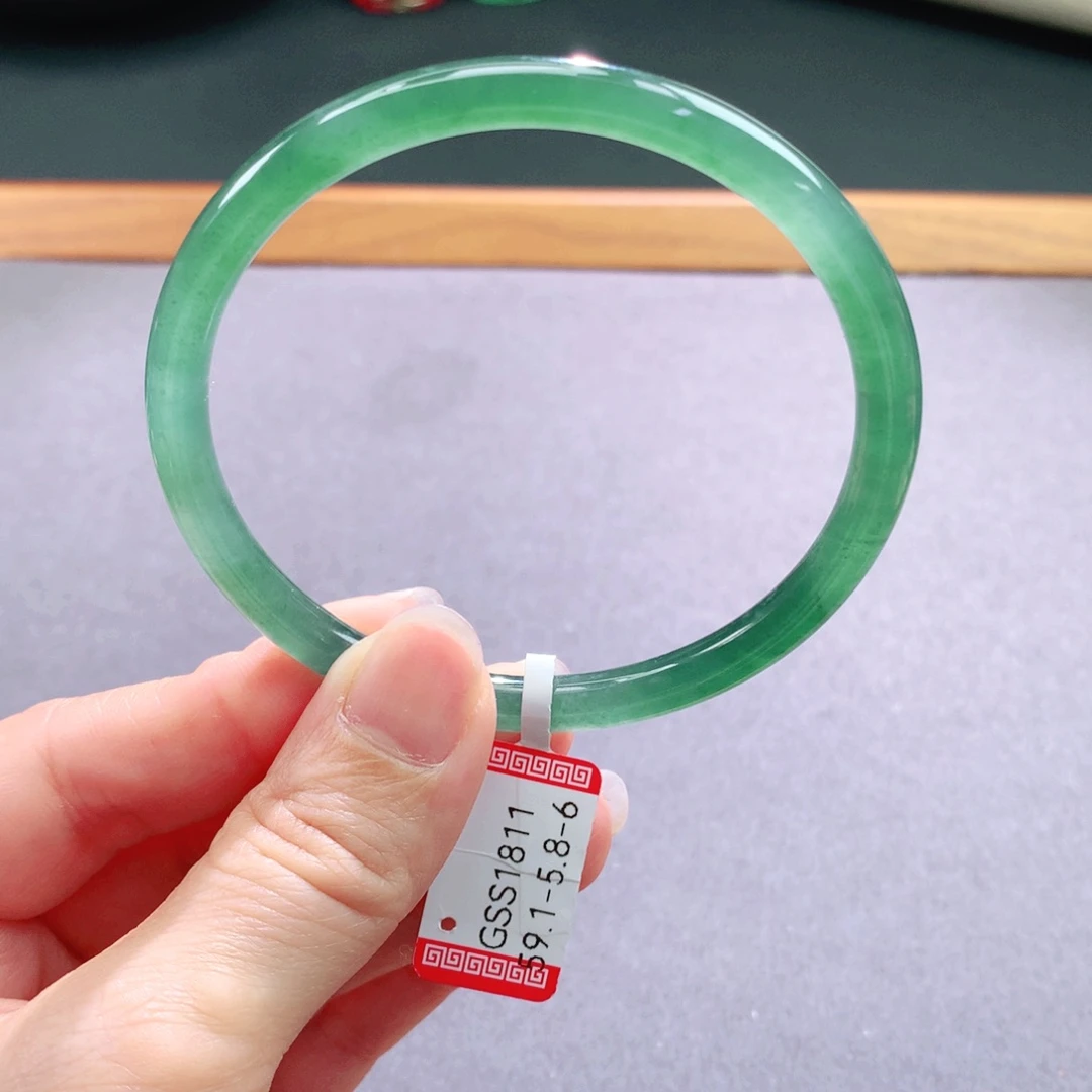 翡翠手镯未镶嵌天然翡翠手镯