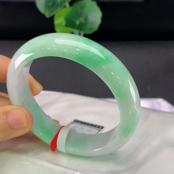 翡翠未镶嵌手镯正圈56