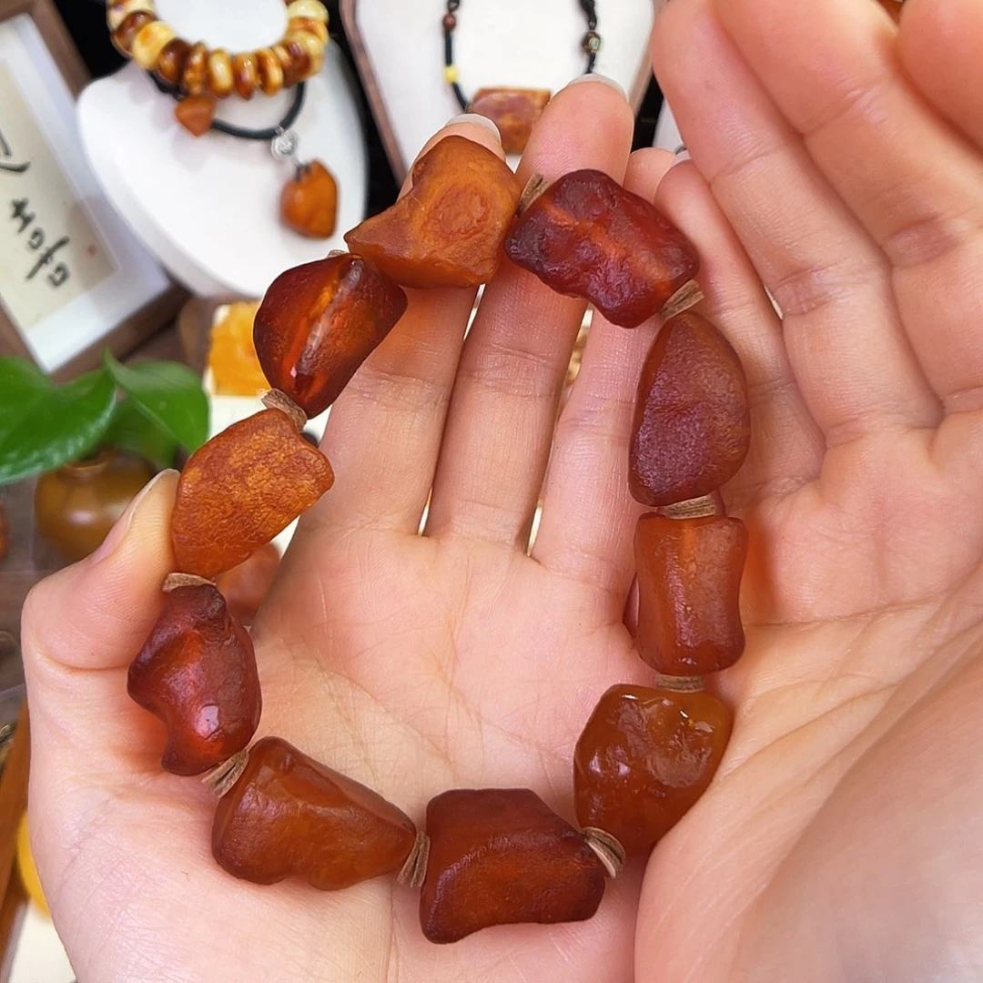 琥珀珠宝奇石未镶嵌。