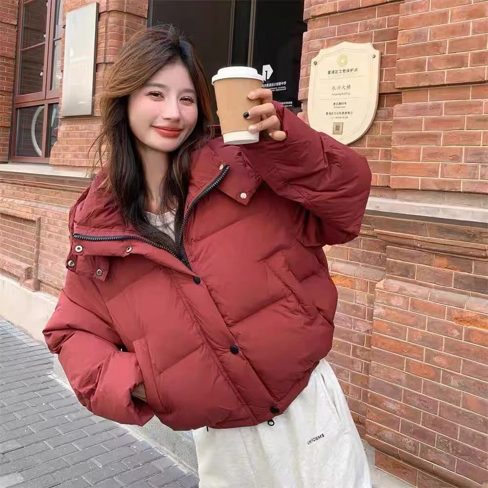安格拉红色连帽羽绒服女短款2025冬季小个子宽松保暖白鸭绒外套