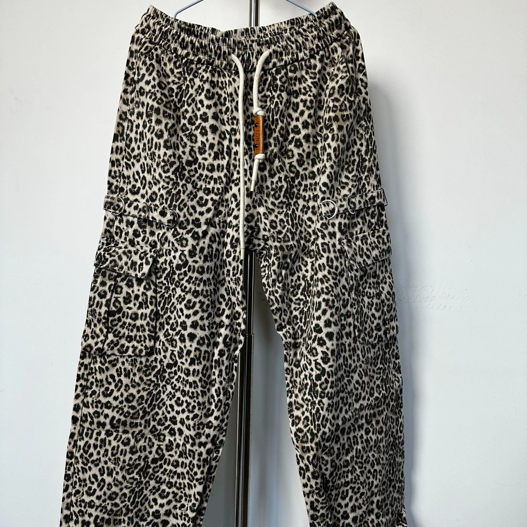 十三姨新款酷帅迷彩裤秋冬季直筒休闲中腰宽松阔腿裤潮流时尚