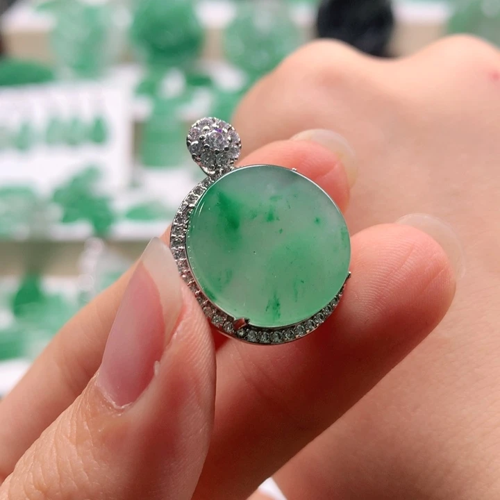 石英质玉未镶嵌颈饰妮****6天然非洲翠