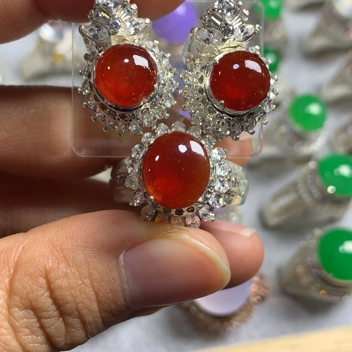 翡翠未镶嵌戒指铜托，卖裸石，需要二次镶嵌