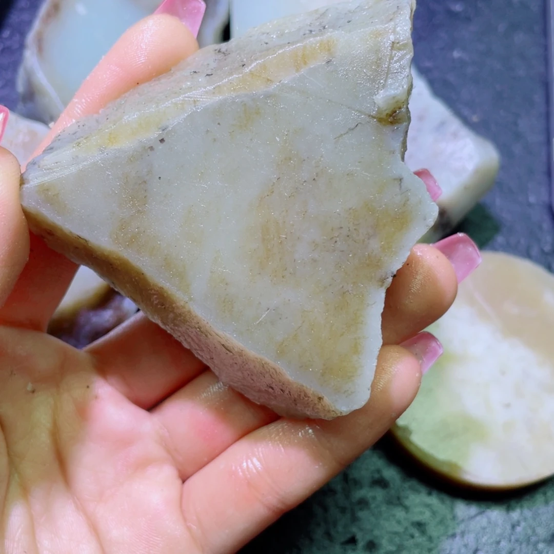 和田玉未镶嵌珠宝半成品