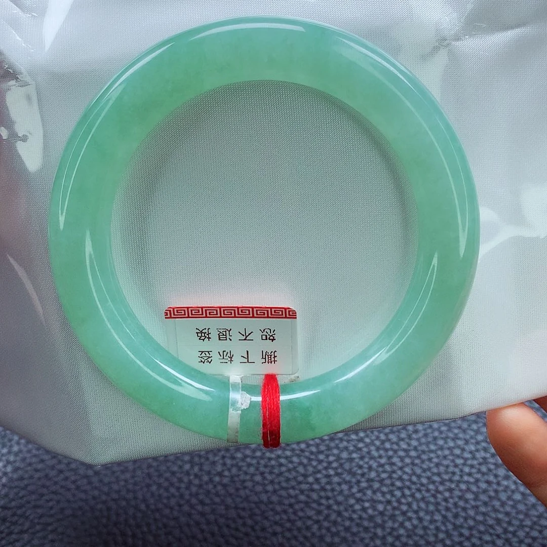 翡翠手镯未镶嵌56.7葡萄甜绿