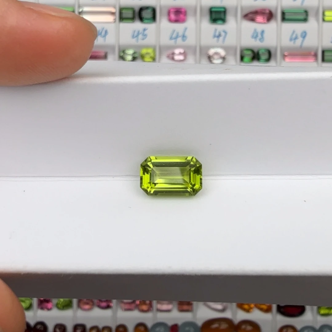 笔搁橄榄石未镶嵌天然2.19克拉