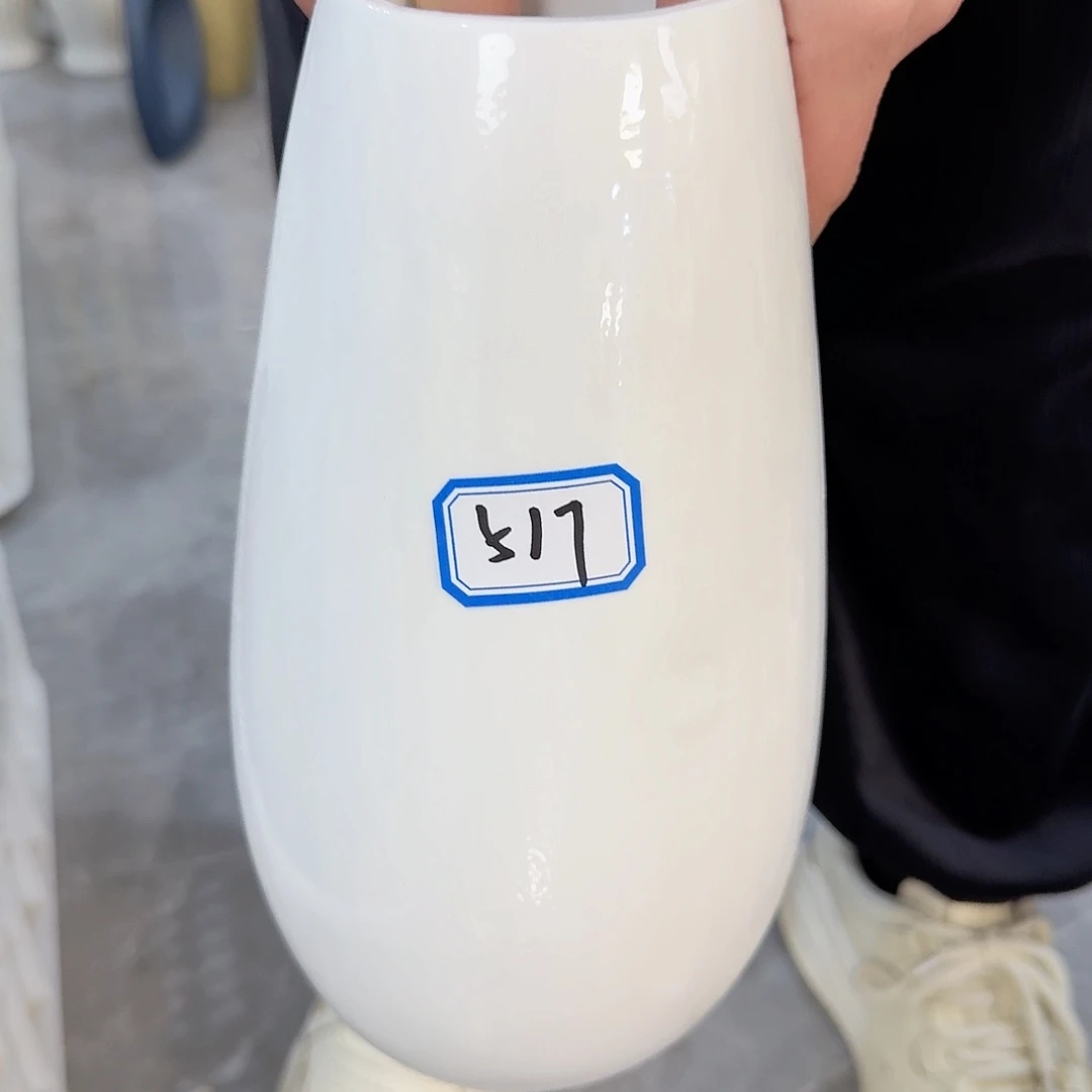 瓶517号亮釉陶瓷高24厘米瑕疵一个