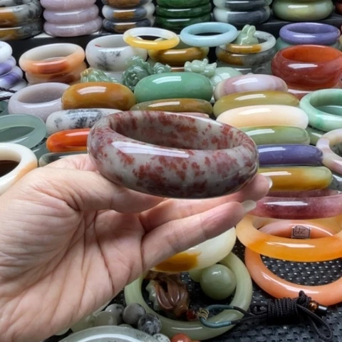 石英岩玉未镶嵌手镯