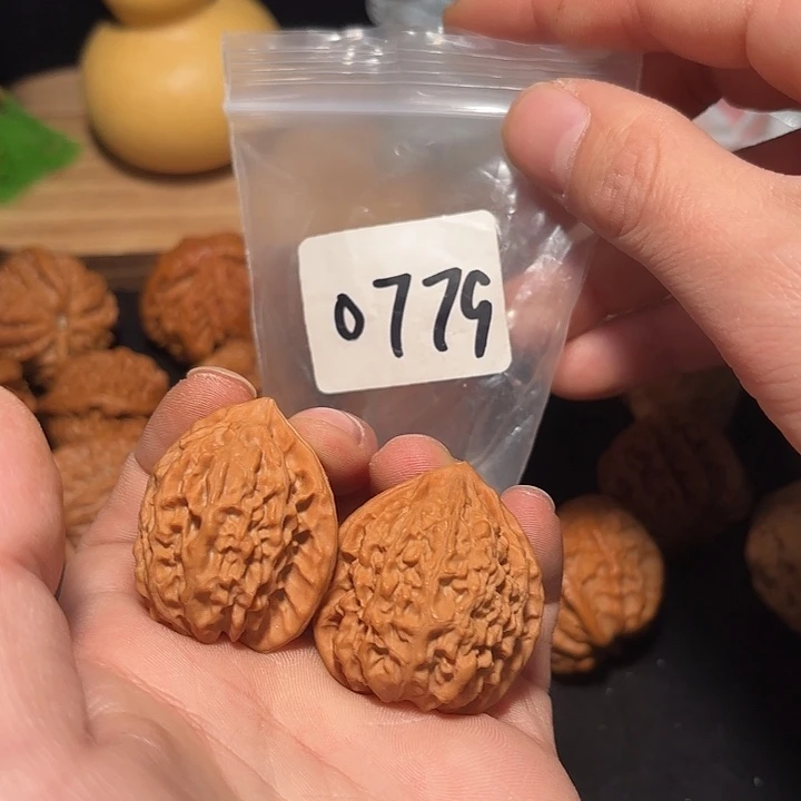 文玩核桃把件35 尺  金牛   0779