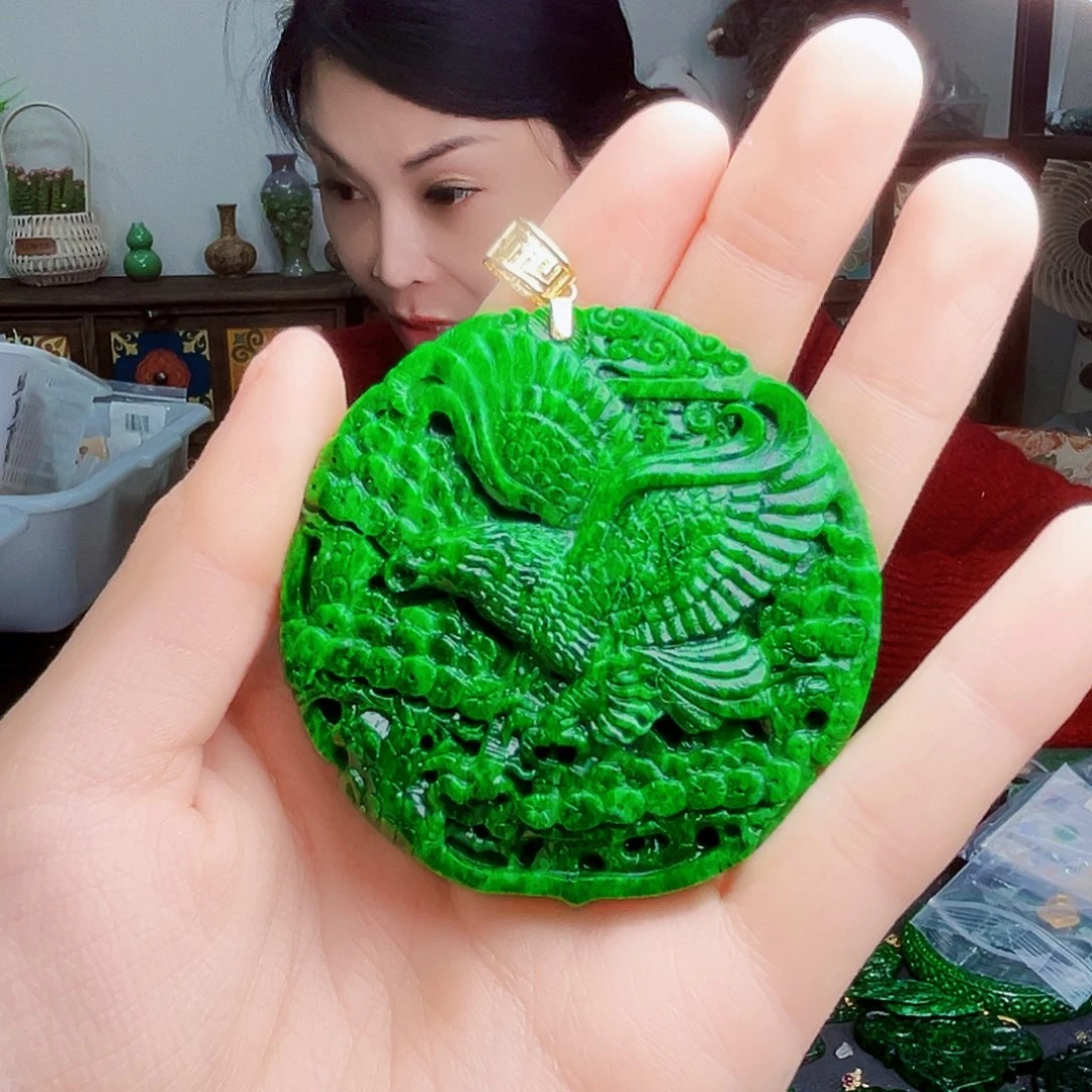 颈饰18K金镶嵌翡翠多样性