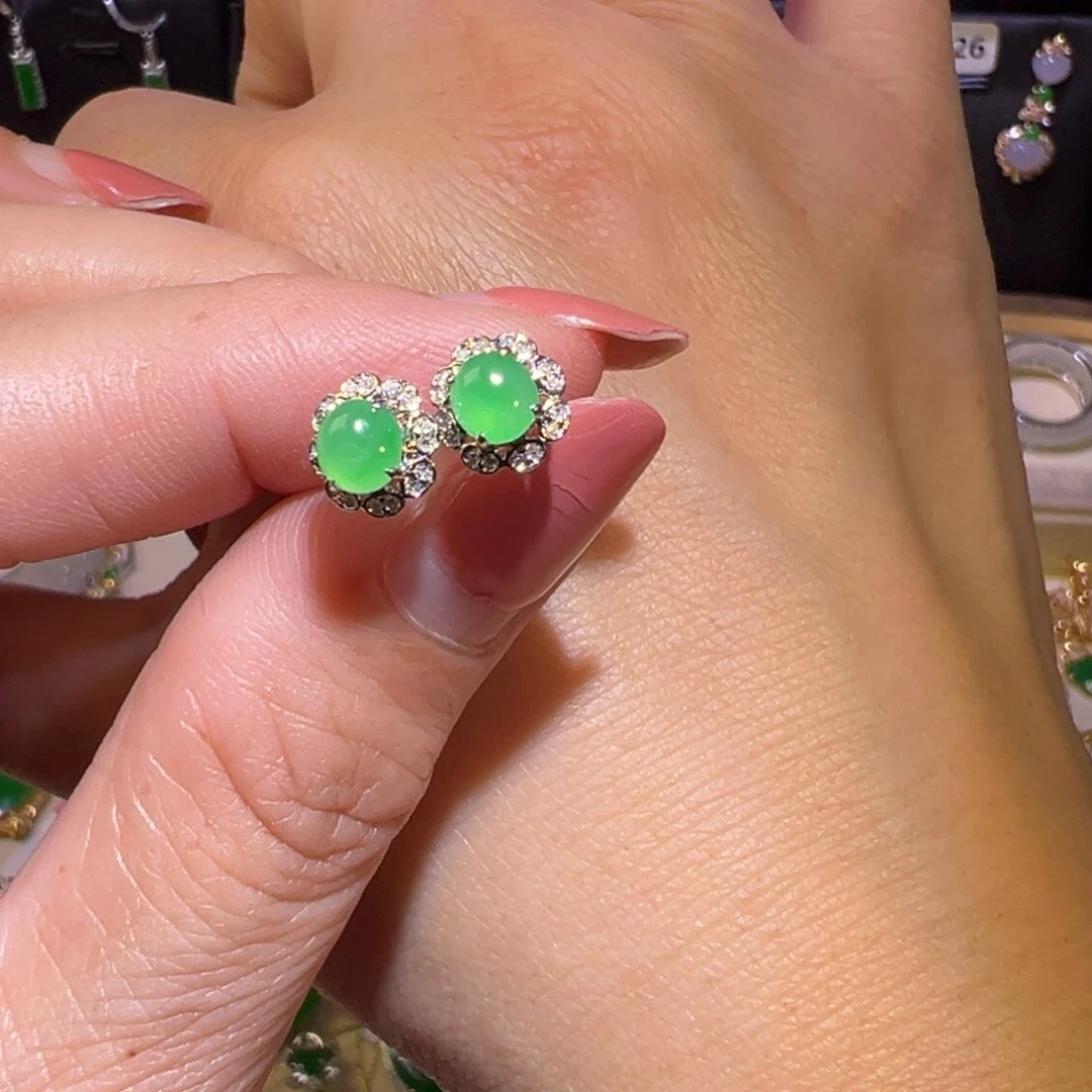 翡翠颈饰18K金镶嵌耳钉