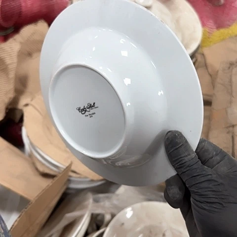 瓷片18厘米浮雕草帽盘