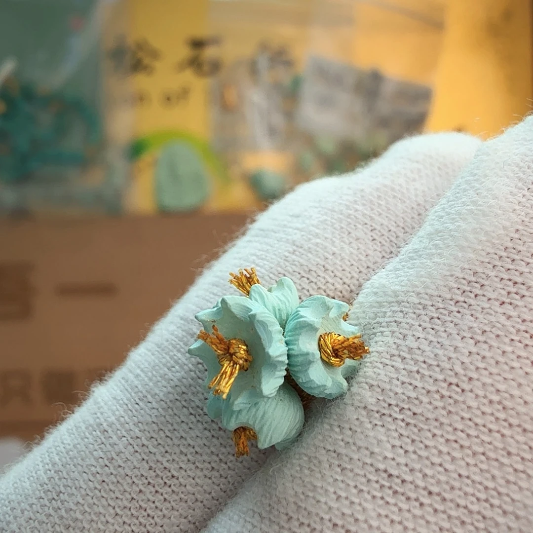 绿松石未镶嵌珠宝奇石