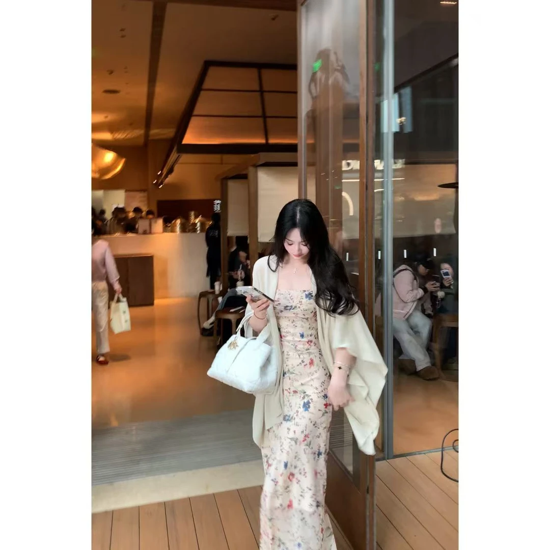 JING【花洛利亚】2025早春新款温柔迷人曼妙曲线吊带碎花裙