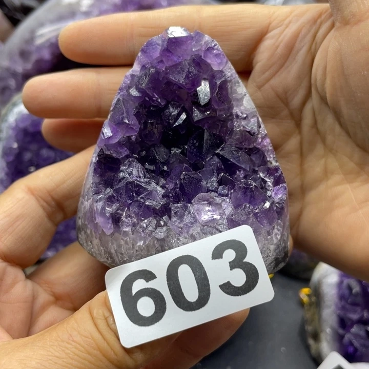 未镶嵌水晶大型摆件（非配饰）