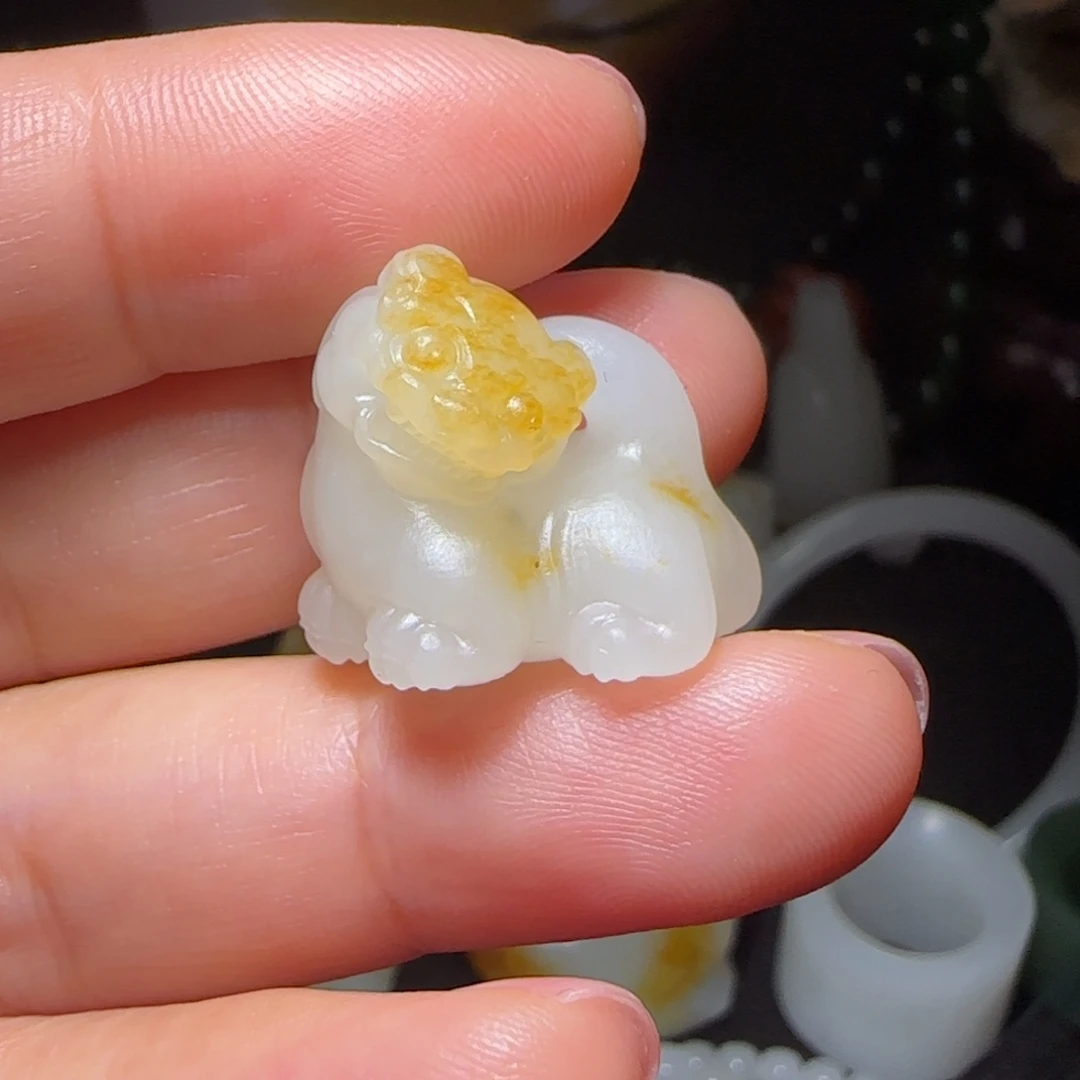 鬼***七和田玉未镶嵌颈饰