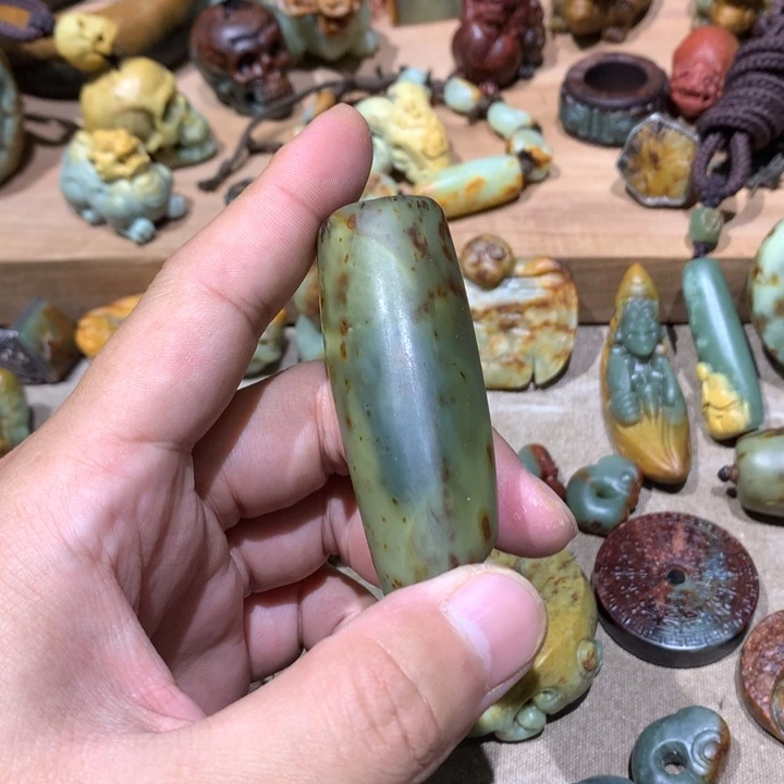 未镶嵌岫岩河磨玉（透闪石质玉）挂件