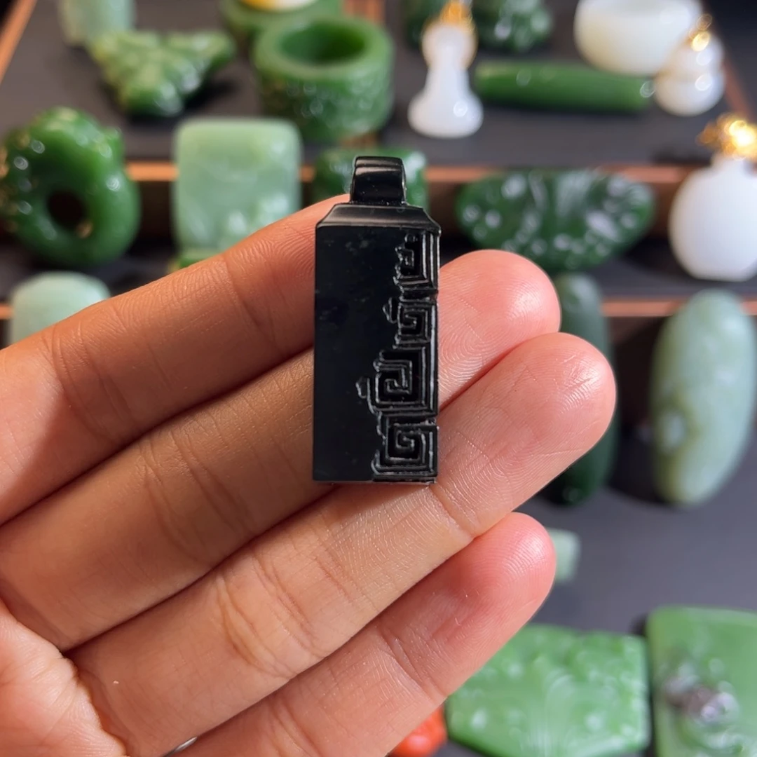 和田玉未镶嵌颈饰定制