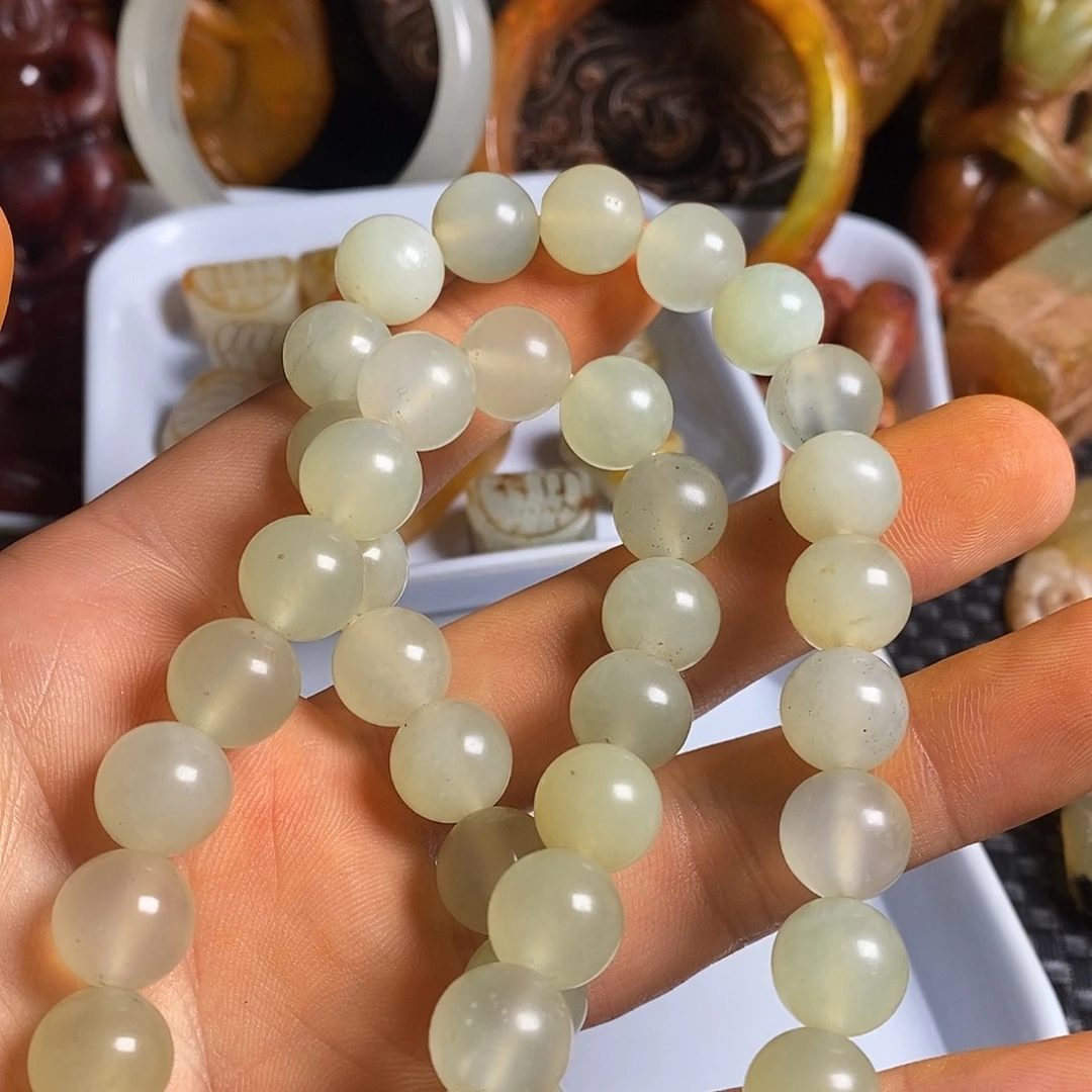 透闪石-蛇纹石玉合金颈饰