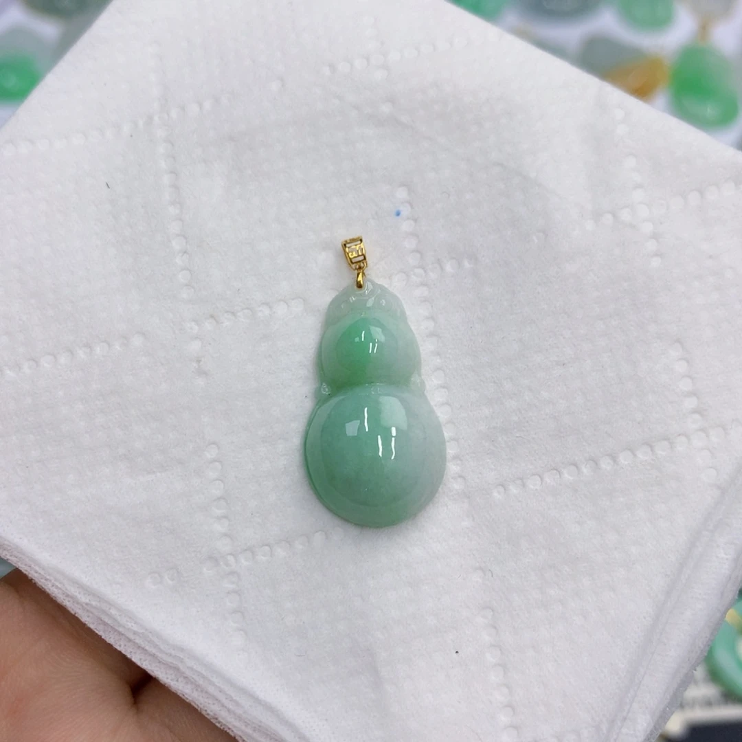 翡翠18K金镶嵌颈饰翡翠