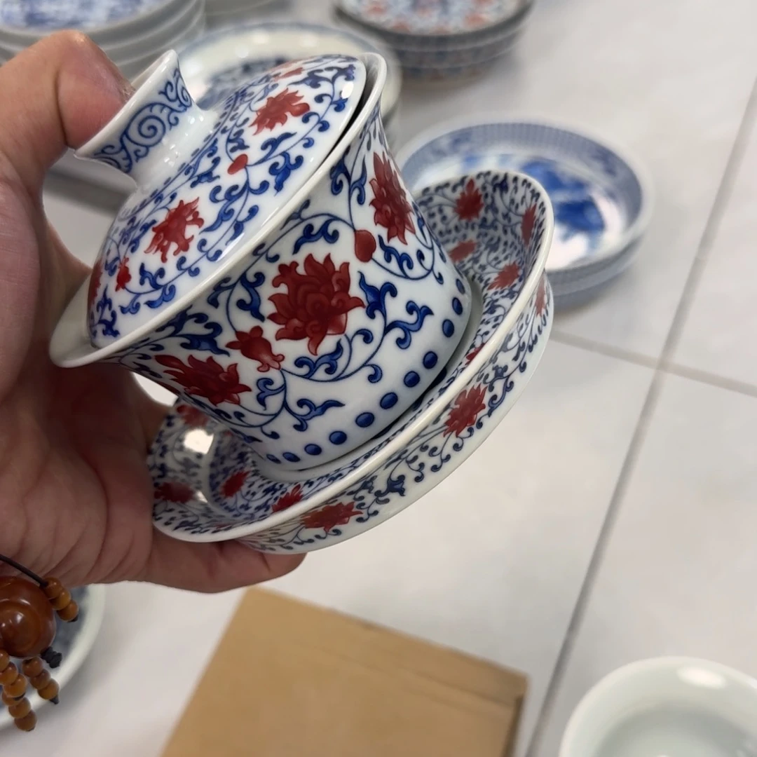 摆件陶釉里红缠枝莲三才盖碗