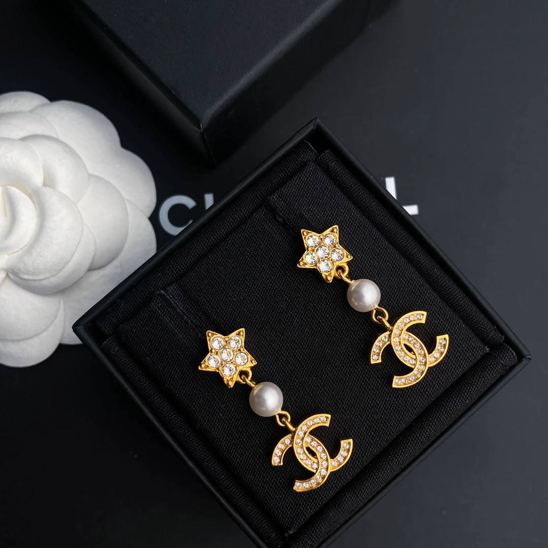 未使用 Chanel/香奈儿 经典双C 金色星星镶钻珍珠耳环S4709