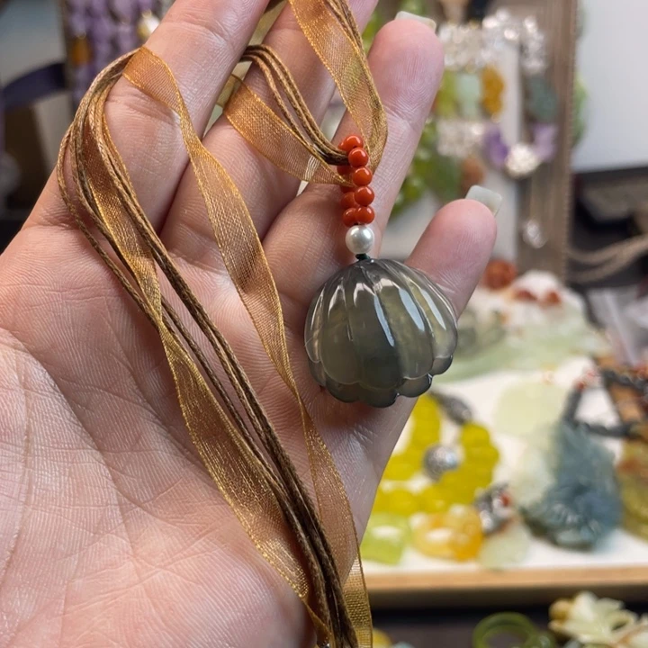 蛇纹石玉未镶嵌吊坠